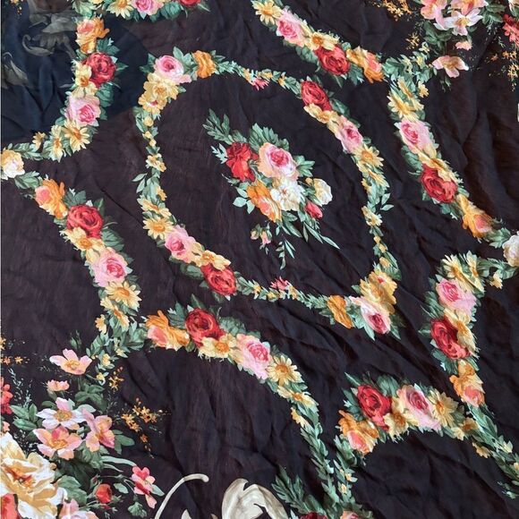 Vintage Large Valentino Silk Rose Garden scarf / Excellent - Picture 1 of 6
